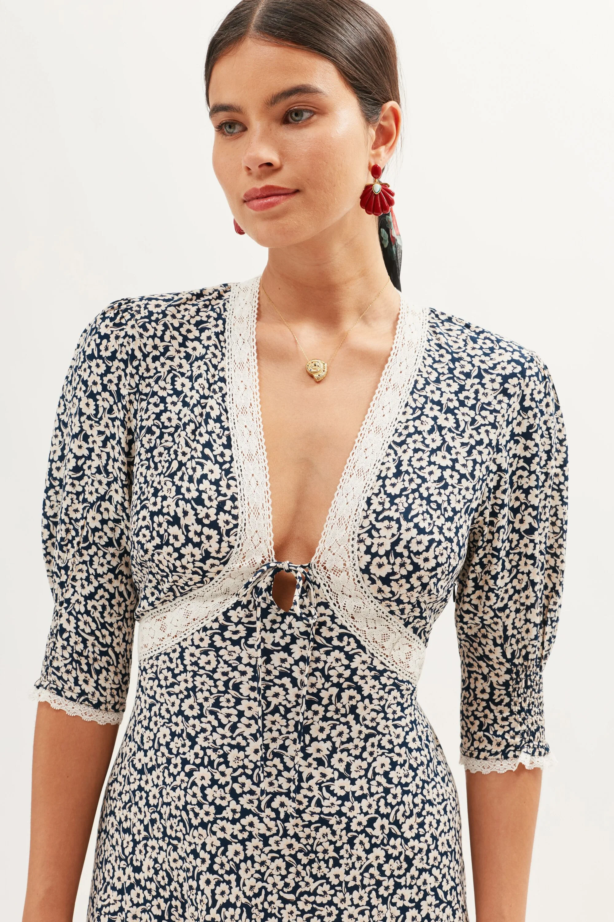 Amina - English Daisy Deep Navy - Image 4