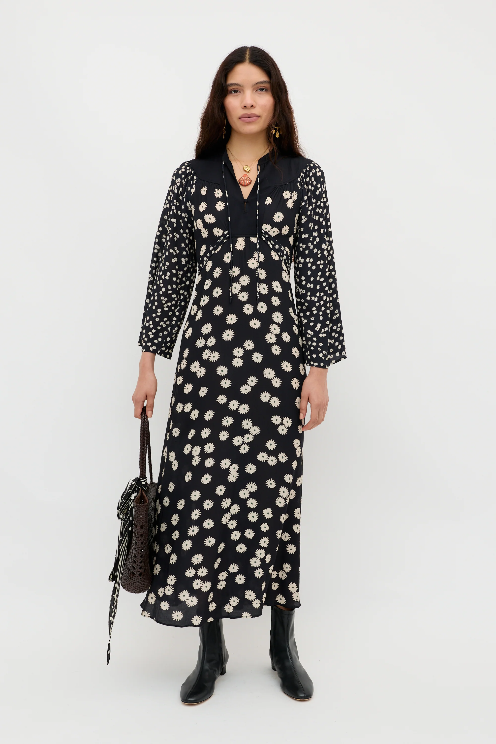 Anela - Daisy Mix Black