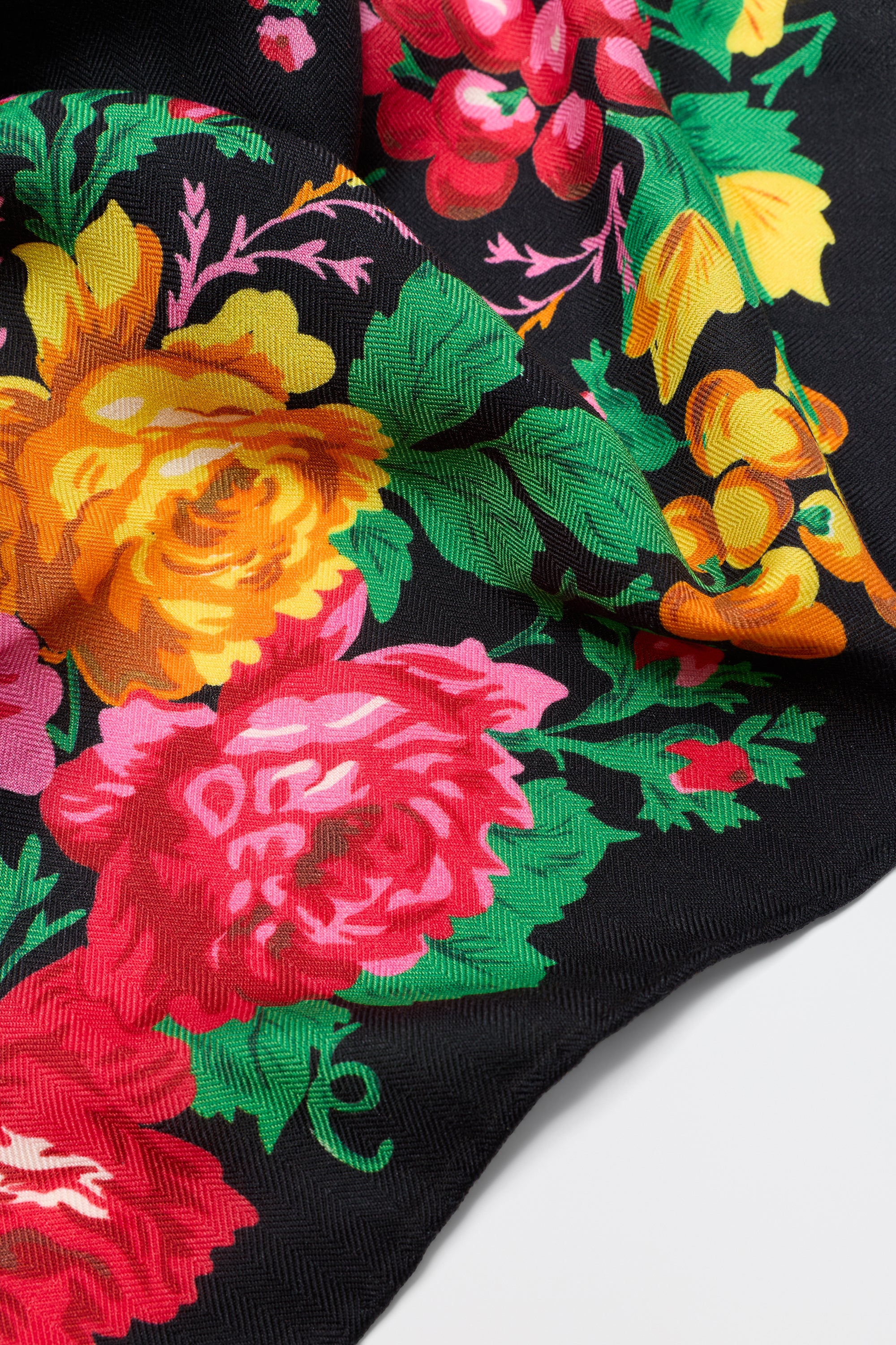 Elianna  -  Rosette Black - Image 3