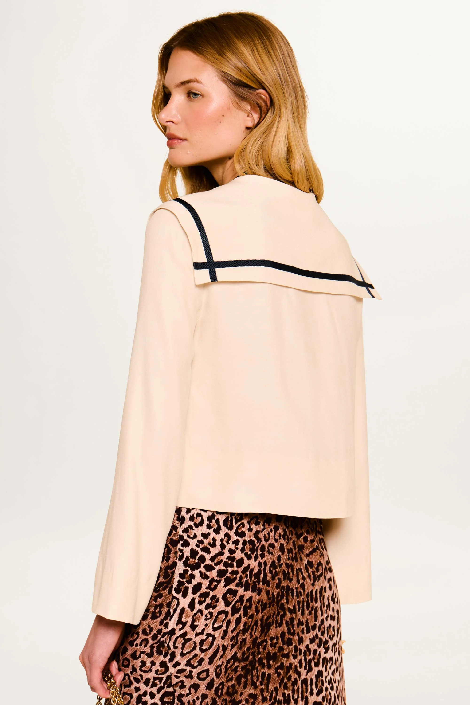 Manon - Almond - Image 4