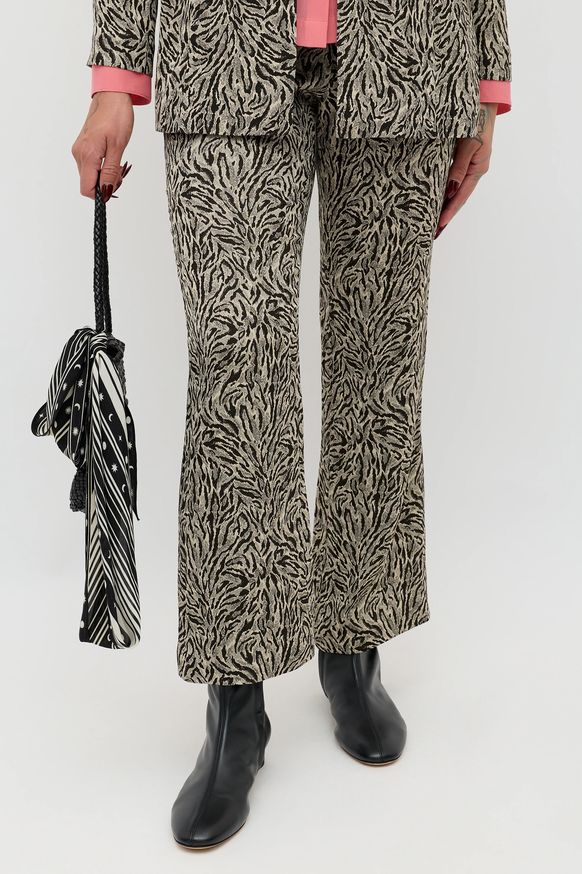 Olwen  -  Sun Leo Tan - Image 3