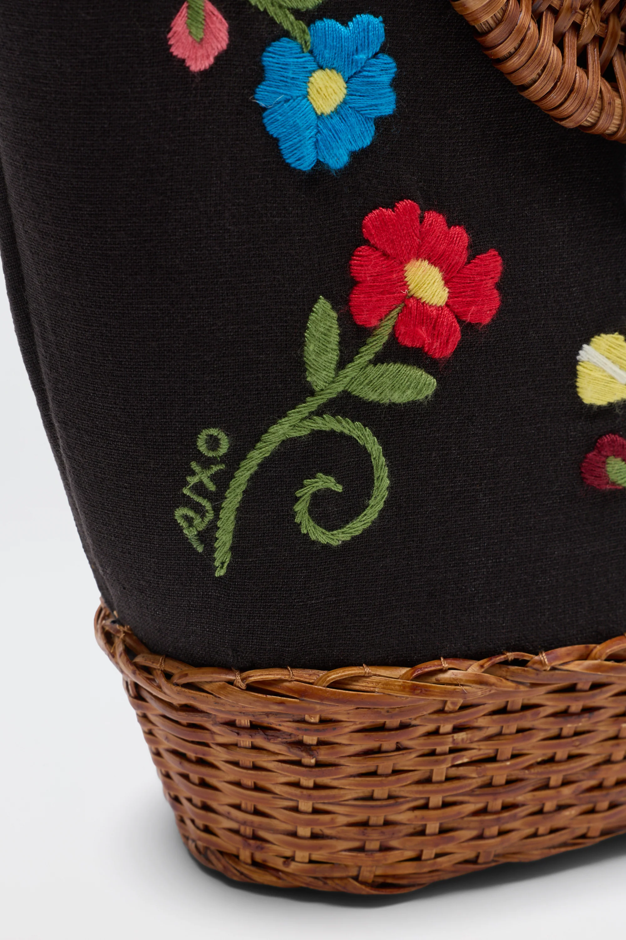 Zelene - Ombre Floral Embroidery Black - Image 5